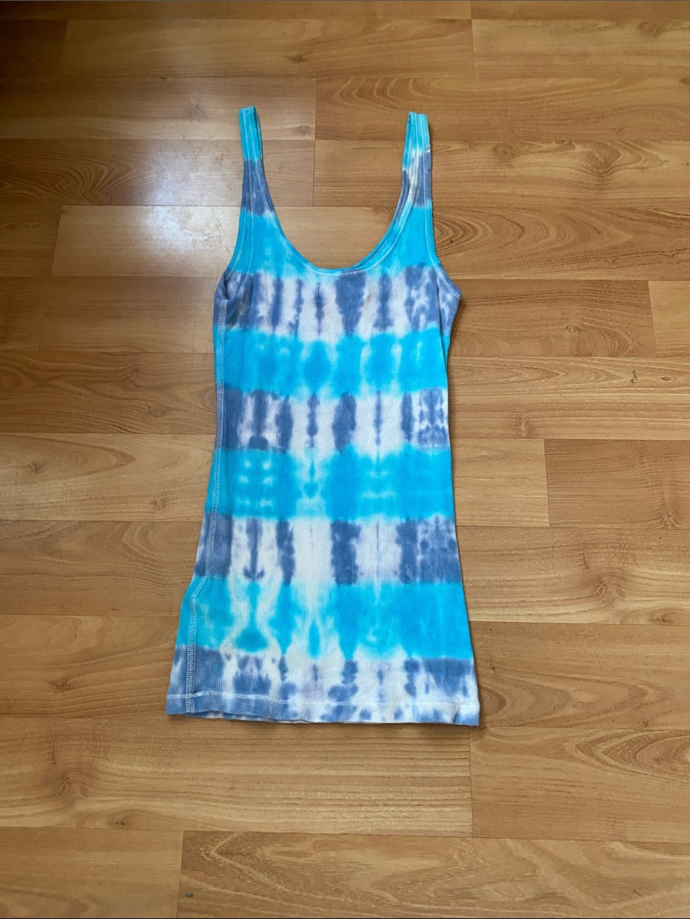 Abercrombie & Fitch Blue and White Tie-Dye Scoop Tank